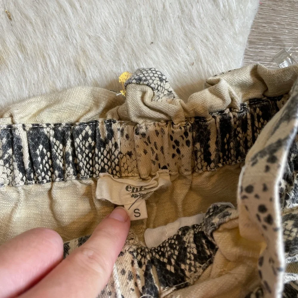 Entro snake skin paperbag high rise shorts - Picture 2 of 4
